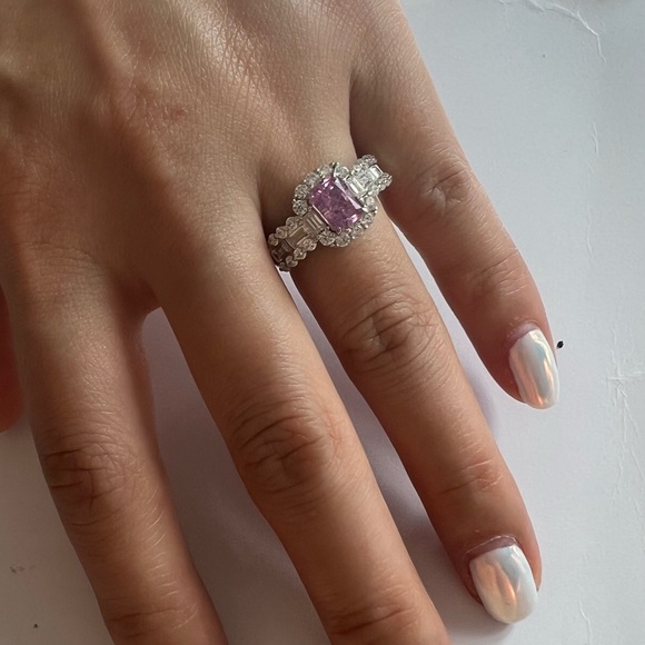 Beautiful engagement ring with high-C diamond sparkle - Picture 6 of 6